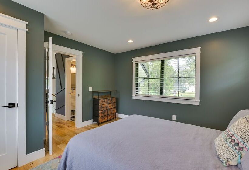 Spacious Lake Ontario Getaway: Steps To Beach!