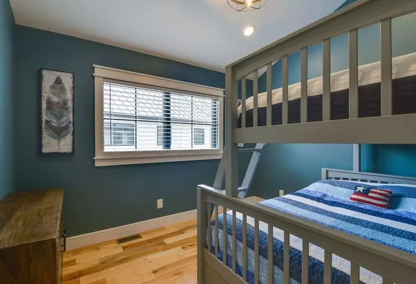 Spacious Lake Ontario Getaway: Steps To Beach!