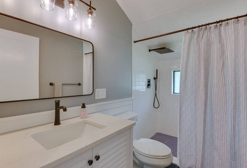 Spacious Lake Ontario Getaway: Steps To Beach!