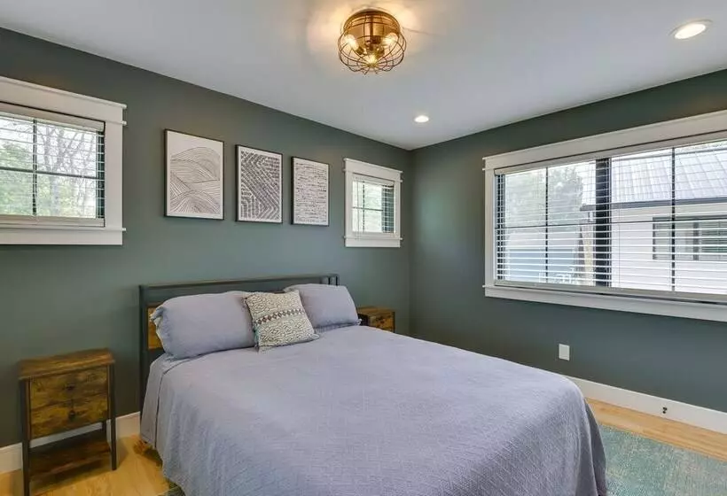 Spacious Lake Ontario Getaway: Steps To Beach!