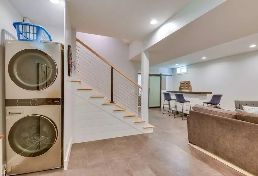 Spacious Lake Ontario Getaway: Steps To Beach!