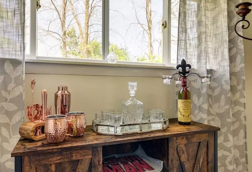 Walworth Home W/ Hot Tub   Near Golf Courses!