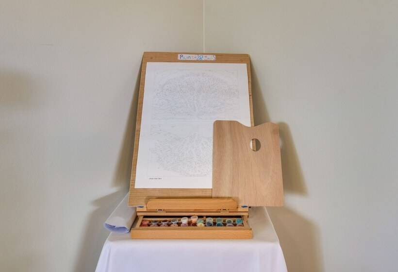 Walworth Home W/ Hot Tub Near Golf Courses!