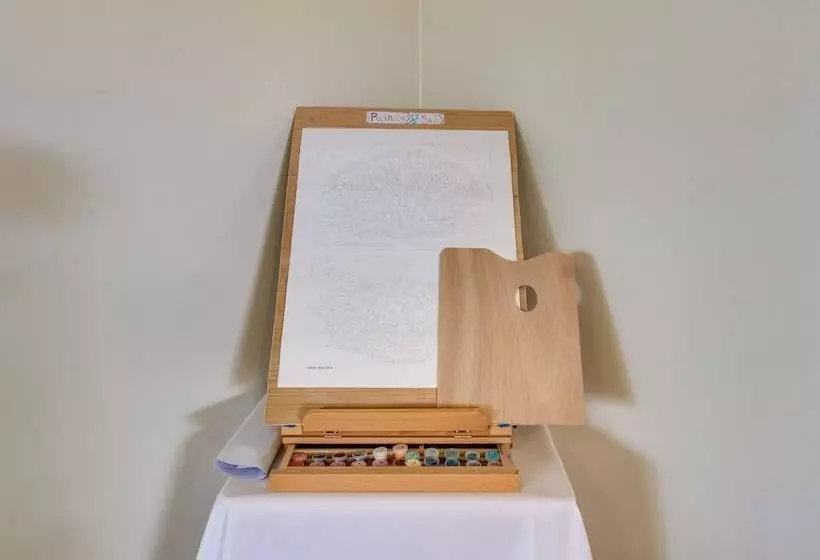 Walworth Home W/ Hot Tub   Near Golf Courses!