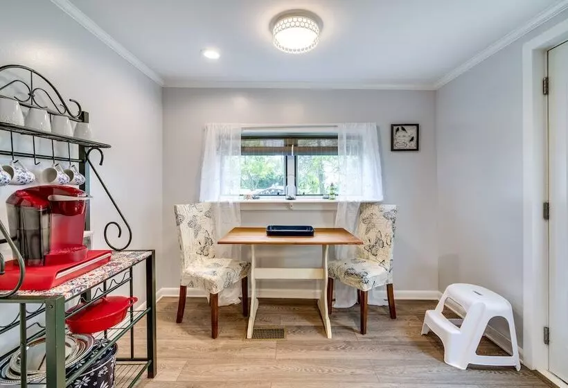 Walworth Home W/ Hot Tub   Near Golf Courses!