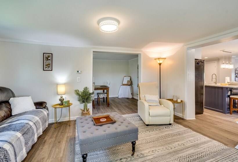 Walworth Home W/ Hot Tub Near Golf Courses!