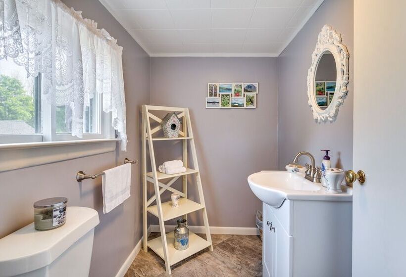 Walworth Home W/ Hot Tub Near Golf Courses!