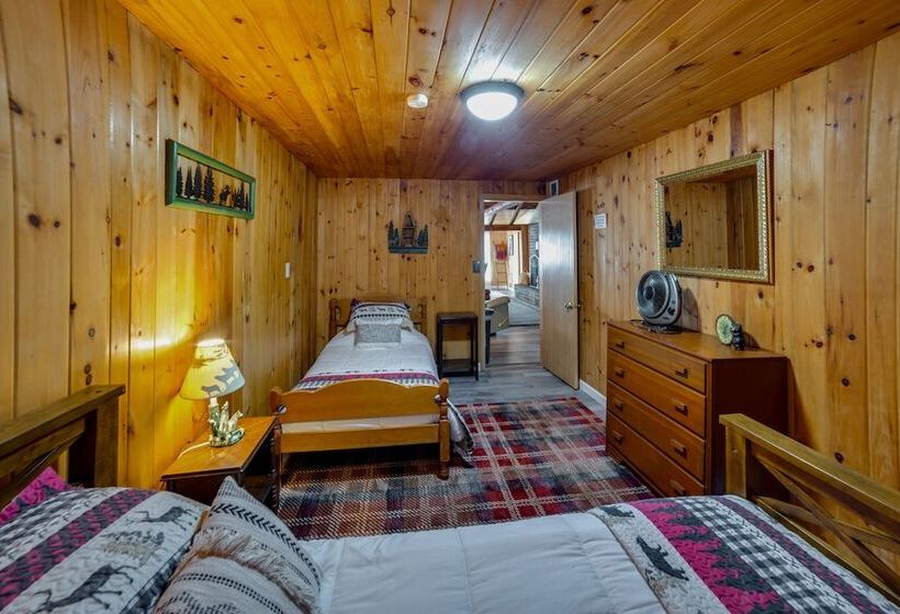 Waterfront Lake Michigan Retreat W/ Beach!