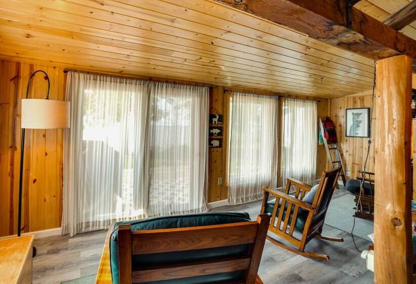 Waterfront Lake Michigan Retreat W/ Beach!