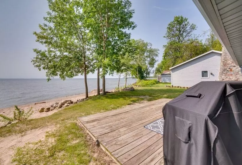 Waterfront Lake Michigan Retreat W/ Beach!