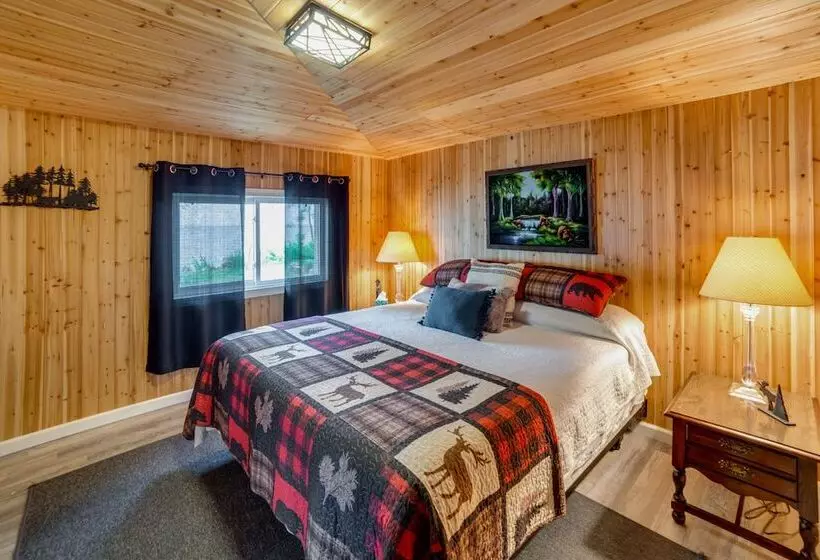 Waterfront Lake Michigan Retreat W/ Beach!
