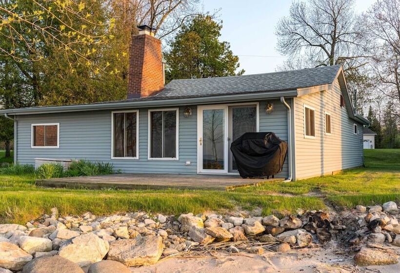 Waterfront Lake Michigan Retreat W/ Beach!