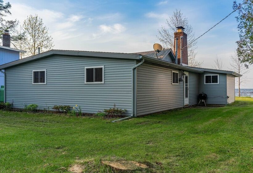 Waterfront Lake Michigan Retreat W/ Beach!