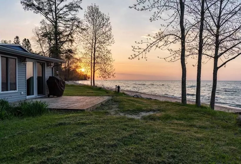 Waterfront Lake Michigan Retreat W/ Beach!