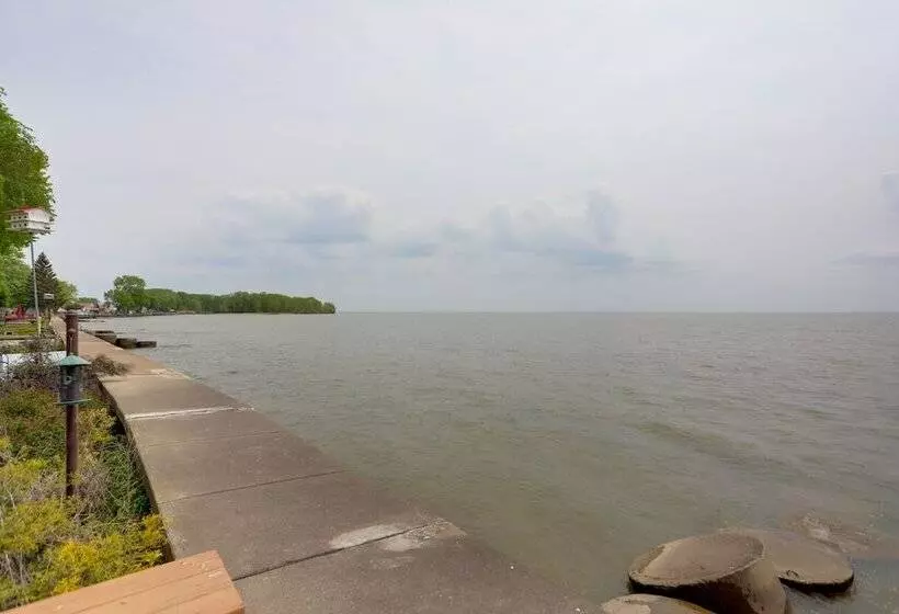 Waterfront Luna Pier Home 14 Mi To Downtown Toledo