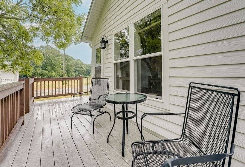 Wolcottville Farmhouse: 18 Mi To Shipshewana