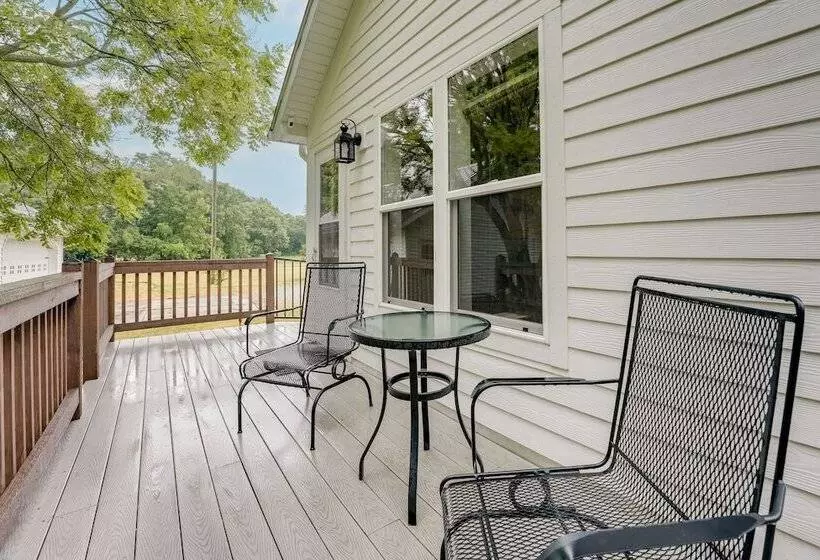 Wolcottville Farmhouse: 18 Mi To Shipshewana