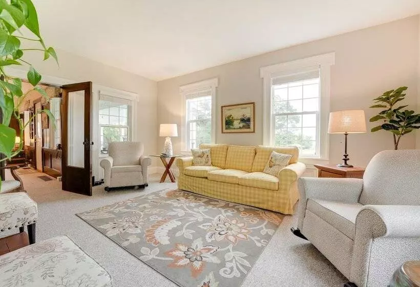 Wolcottville Farmhouse: 18 Mi To Shipshewana