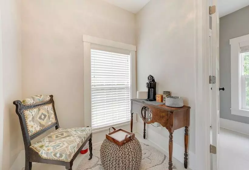 Wolcottville Farmhouse: 18 Mi To Shipshewana