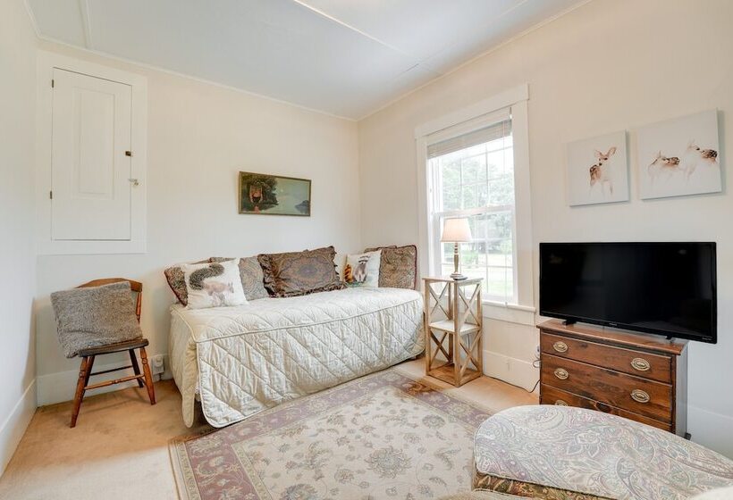 Wolcottville Farmhouse: 18 Mi To Shipshewana