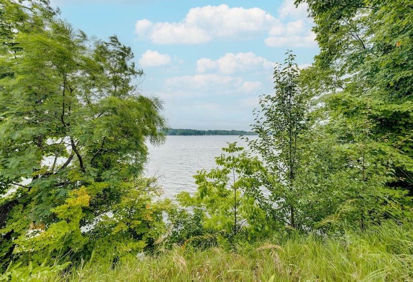 Wolcottville Farmhouse: 18 Mi To Shipshewana