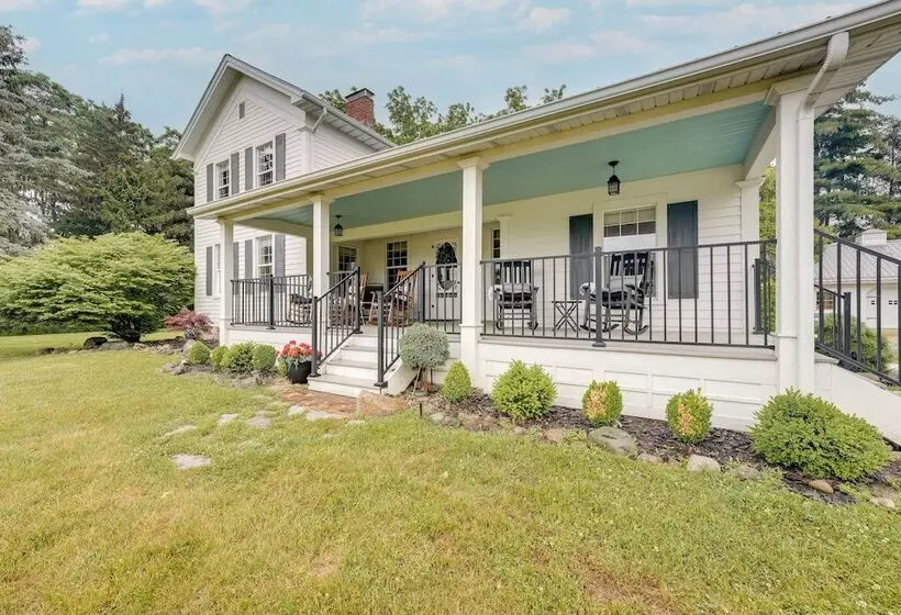 Wolcottville Farmhouse: 18 Mi To Shipshewana