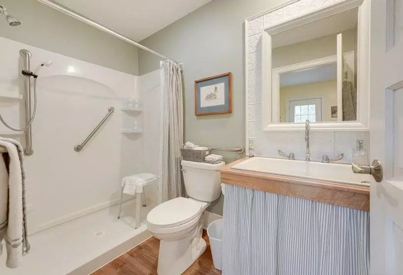 Wolcottville Farmhouse: 18 Mi To Shipshewana