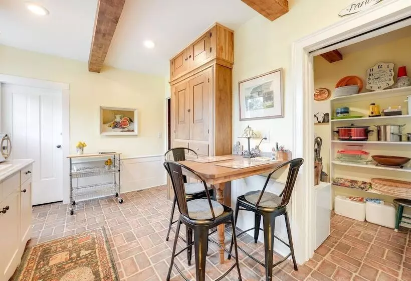 Wolcottville Farmhouse: 18 Mi To Shipshewana