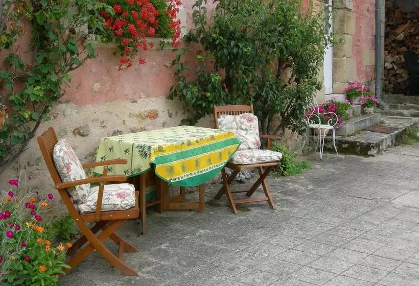 تختخواب و صبحانه La Ferme Rose