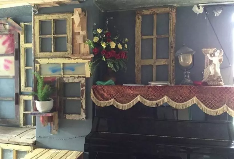 Da Lach Foodie Hostel