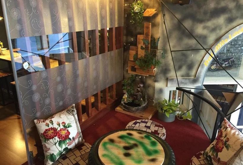 Da Lach Foodie Hostel