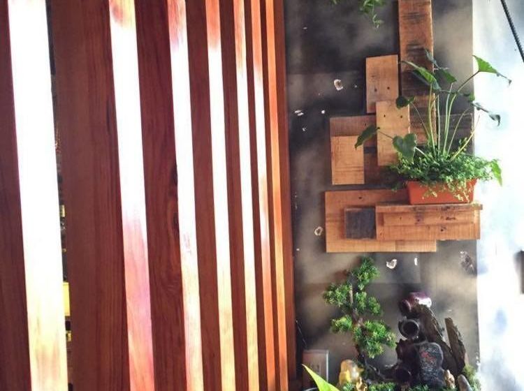 Da Lach Foodie Hostel