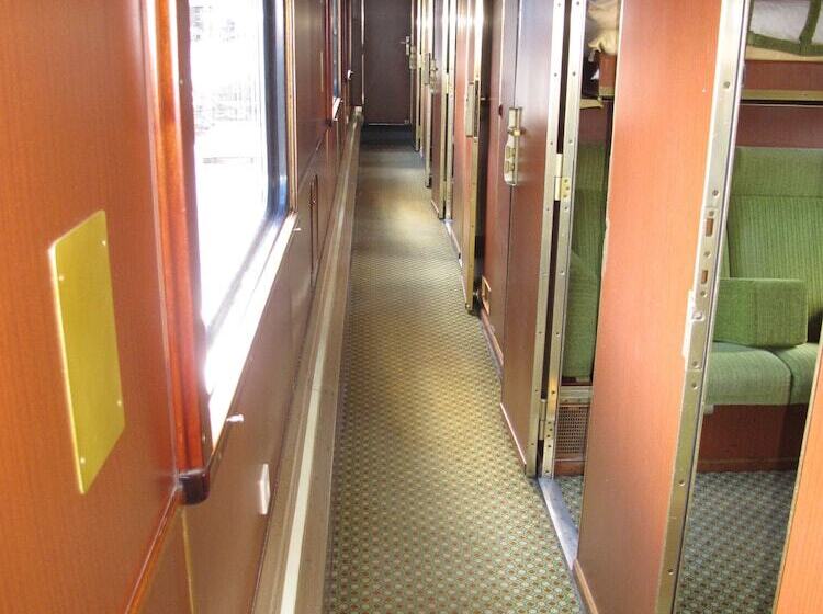 פונדק Train Lodge Amsterdam