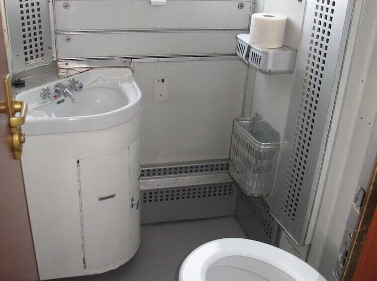 פונדק Train Lodge Amsterdam