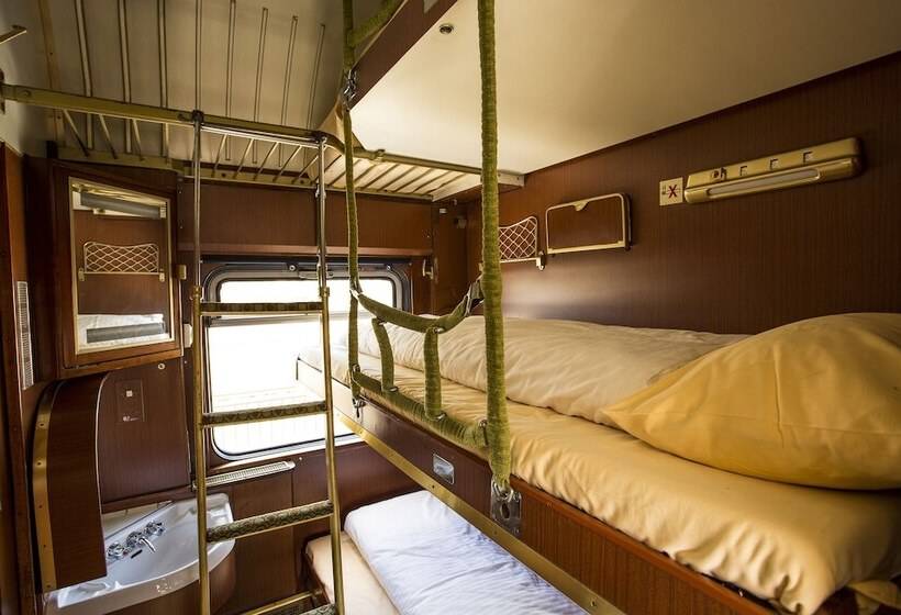 פונדק Train Lodge Amsterdam