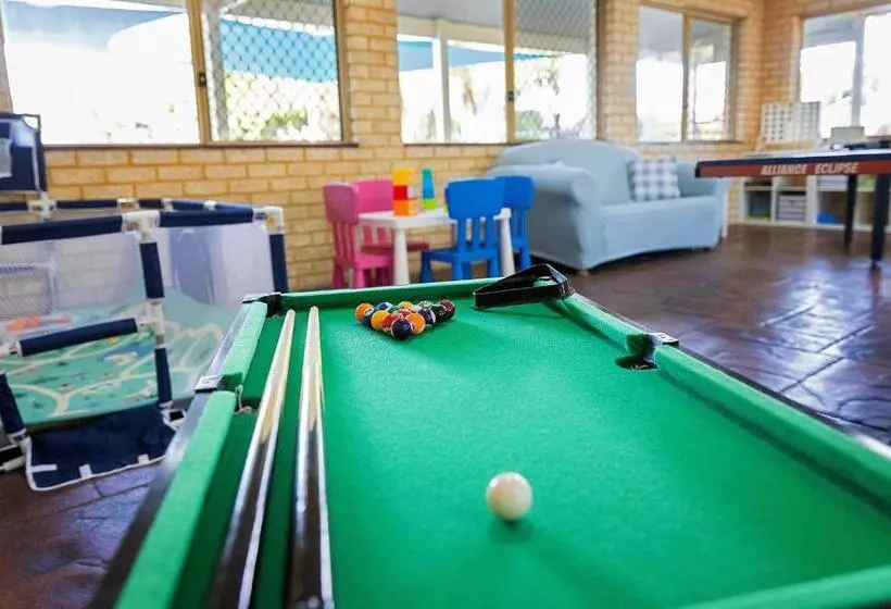Hotelli Busselton Villas And Glamping Village