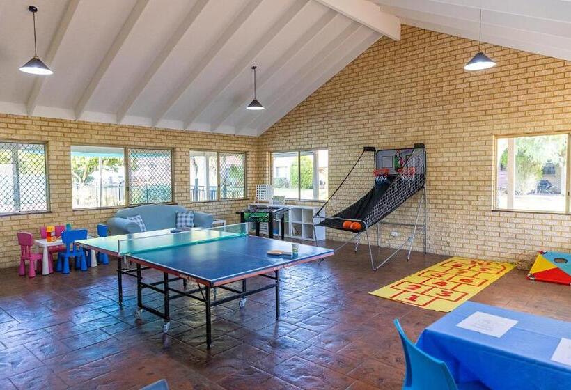 בית מלון כפרי Busselton Villas And Glamping Village