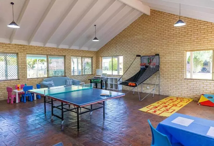 Hotelli Busselton Villas And Glamping Village