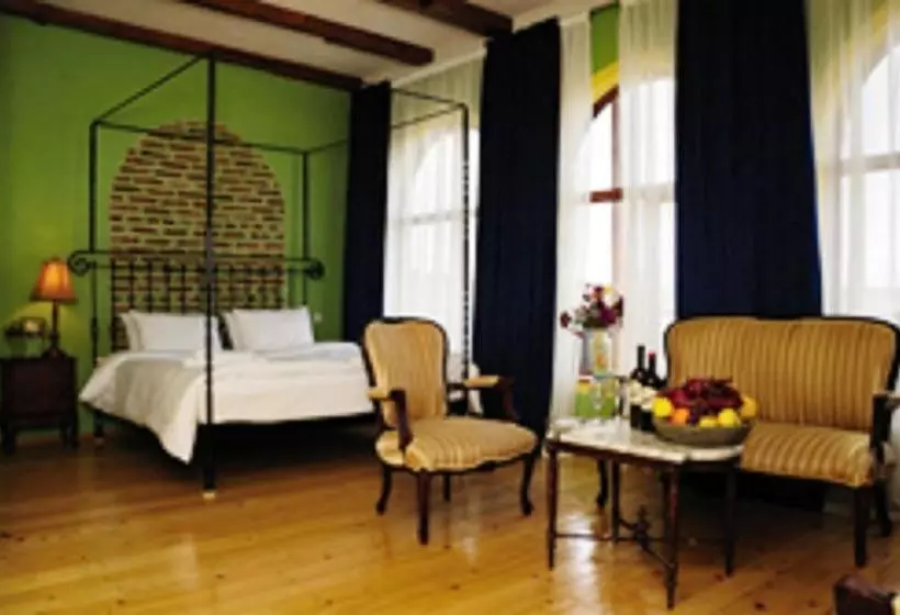 هتل Chateau Mere