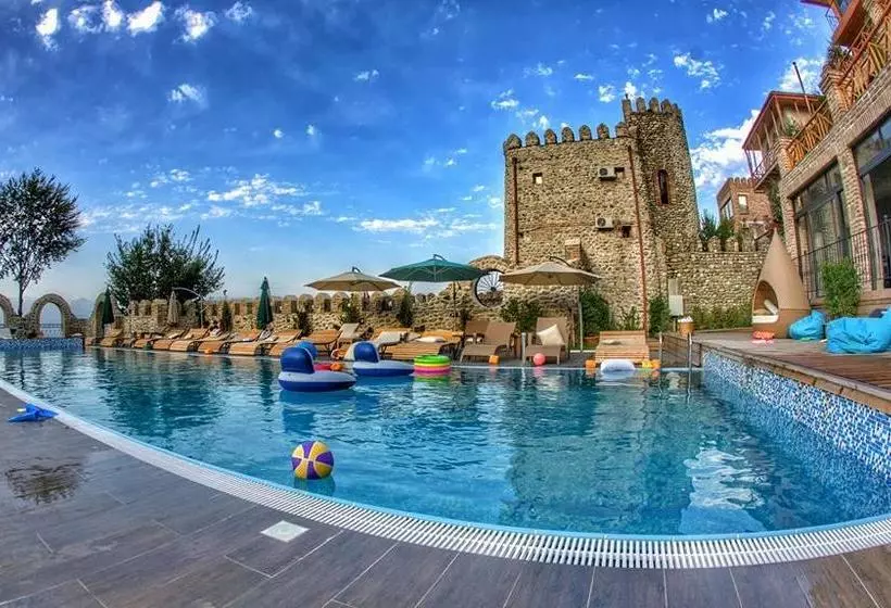 هتل Chateau Mere