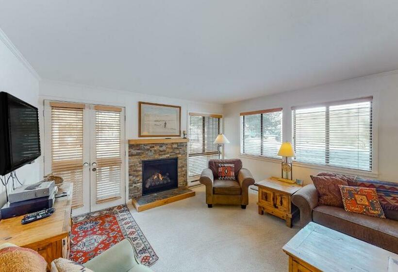 ホテル Cottonwood By Resortquest