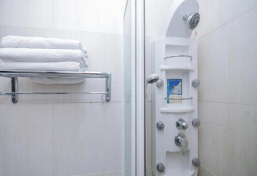 Hotel Kenyalang Suite