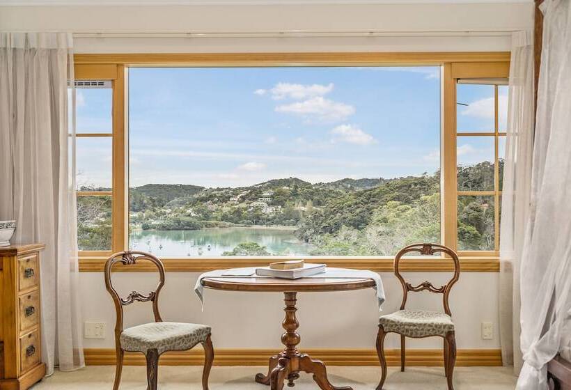 Отель Matauwhi Bay Manor