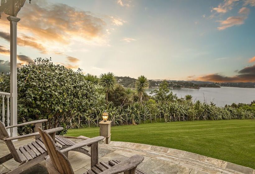 Отель Matauwhi Bay Manor