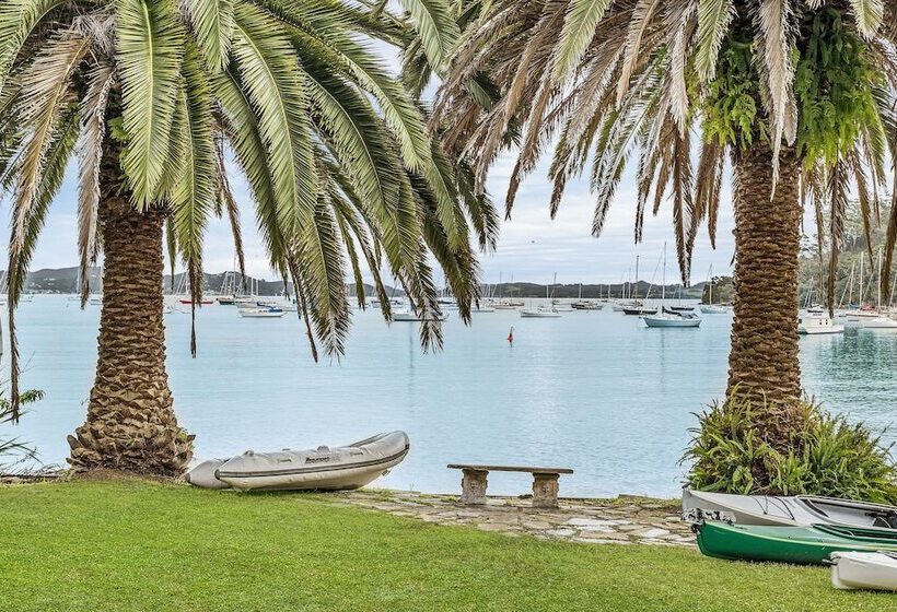 Отель Matauwhi Bay Manor