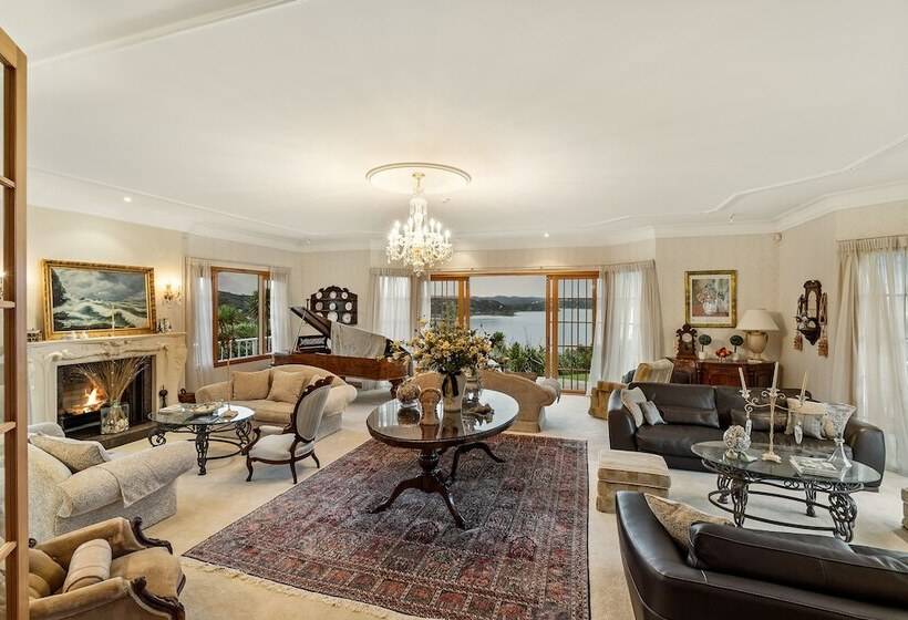 Отель Matauwhi Bay Manor