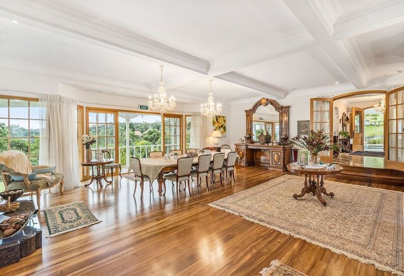 Отель Matauwhi Bay Manor