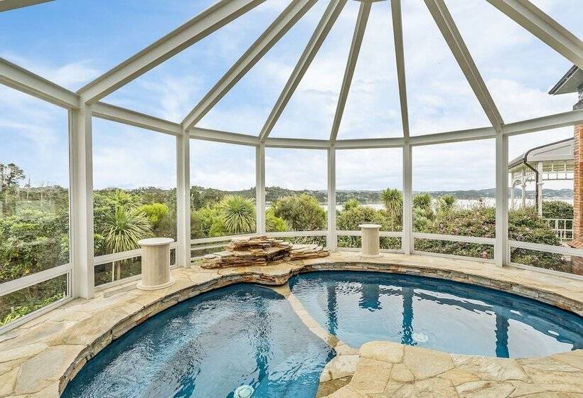 Отель Matauwhi Bay Manor