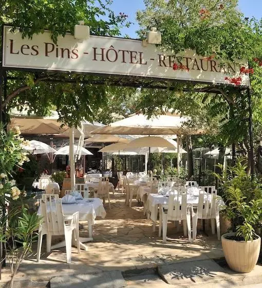ホテル Restaurant Les Pins