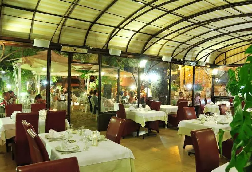 ホテル Restaurant Les Pins